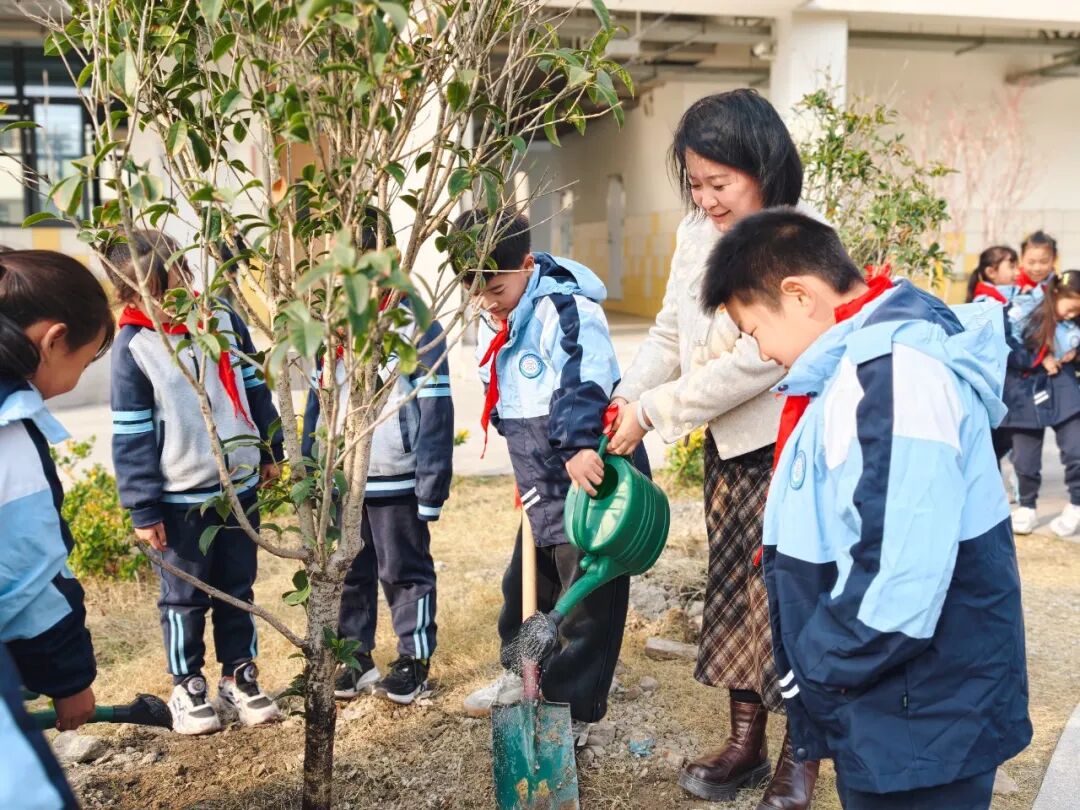 �츣Сѧ �������£���У��һ���С���罽ˮ.jpg