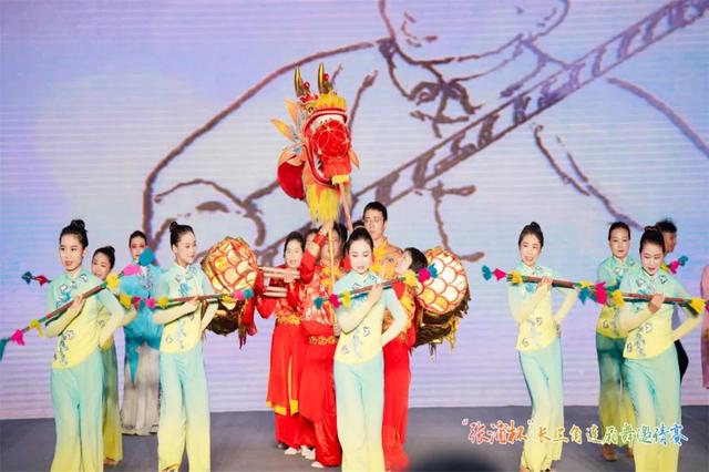 6月27日,连厢舞蹈《,乐春风》亮相2023年“张浦杯”长三角连厢舞邀请赛特色节目展演。.jpg
