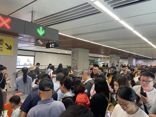 相门站2025年4月30日客流引导照片4   陈俊俊201088.JPG