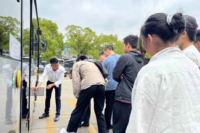 undefined 2 参观.jpg