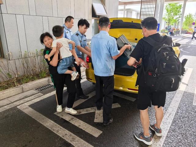 5温暖延伸,服务旅客 (3).jpg